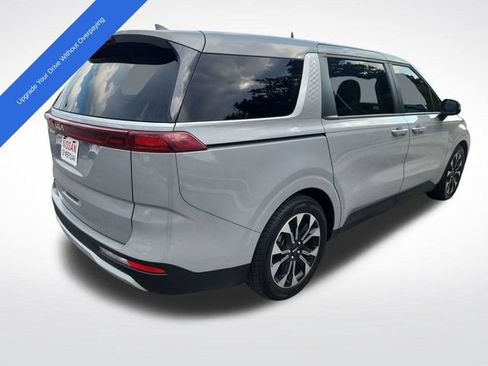 Used 2022 Kia Carnival EX FWD image 5