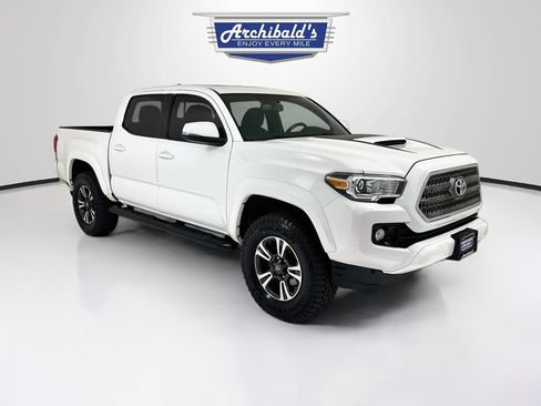 Used 2017 Toyota Tacoma TRD Sport AWD/4WD image 1