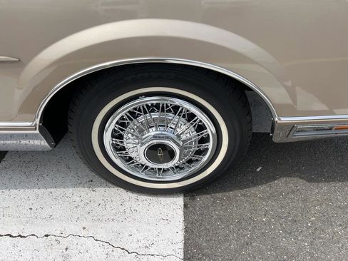 Used 1989 Lincoln Town Car Signature image 18