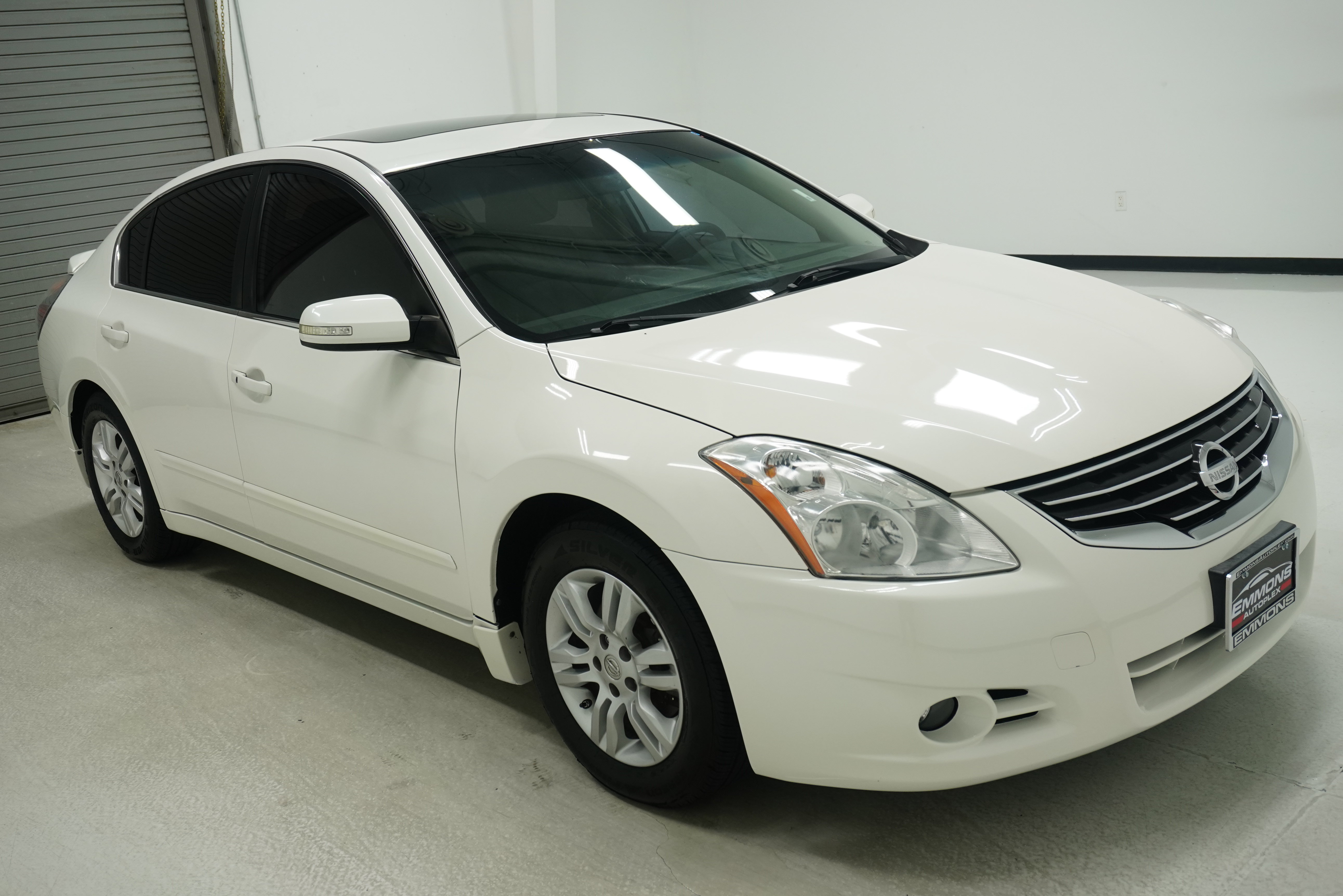 Used 2011 Nissan Altima 2.5 SL w/ Technology Pkg FWD image 3