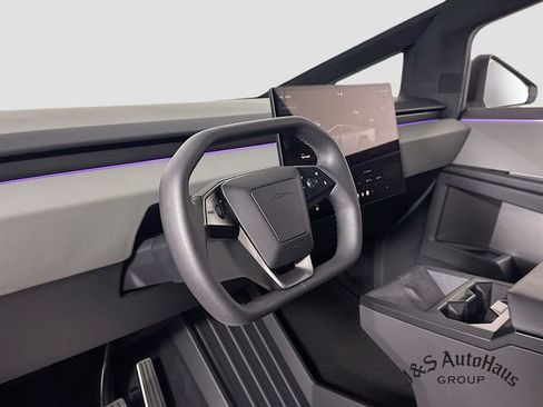 Used 2024 Tesla Cybertruck AWD Crew Cab image 9
