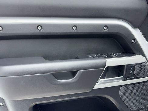 Used 2024 Land Rover Defender 110 S image 39