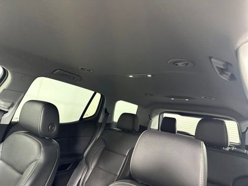 Used 2022 GMC Acadia SLT w/ Preferred Package image 12