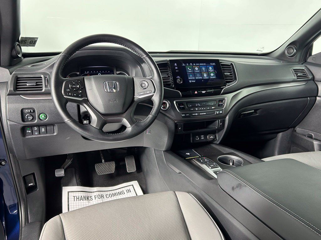 Used 2025 Honda Passport EX-L image 18