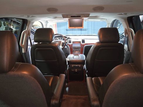 Used 2013 Cadillac Escalade Premium image 60