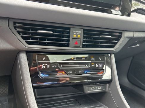 New 2026 Volkswagen Jetta SE FWD image 36