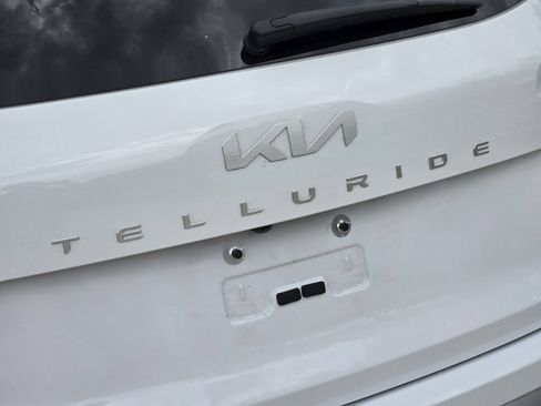 Certified 2024 Kia Telluride EX w/ EX Captain's Chair Package FWD image 16