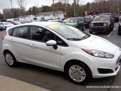 Used 2017 Ford Fiesta S image 2