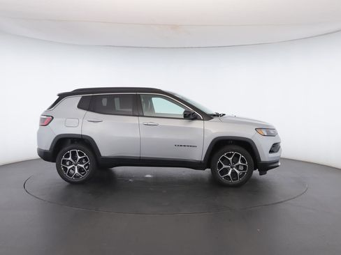 New 2026 Jeep Compass Limited image 28
