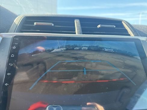 Used 2017 Toyota Camry LE image 8