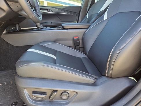 Used 2025 Toyota Camry SE w/ Convenience Package image 16