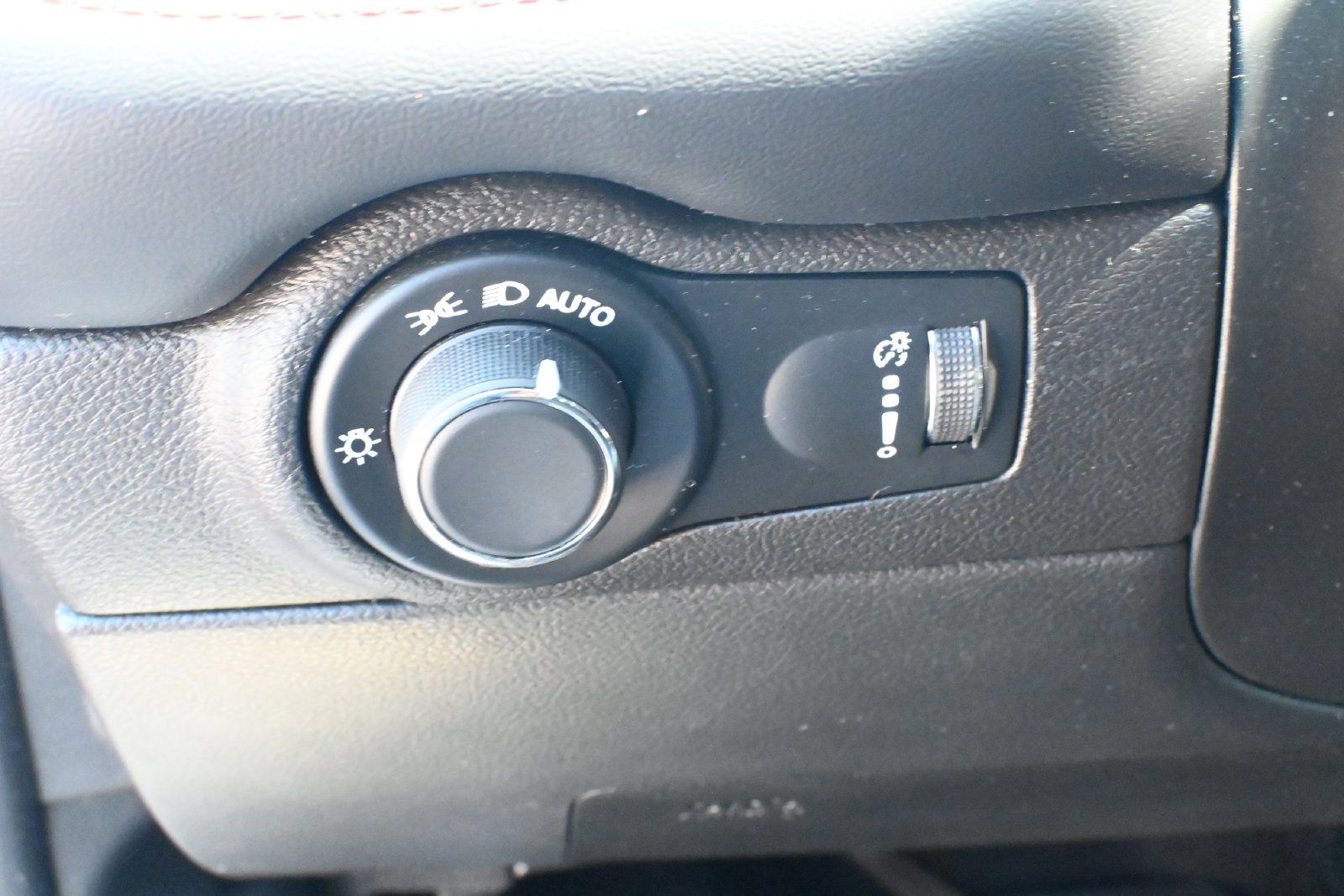 Used 2025 Dodge Durango R/T AWD/4WD image 10