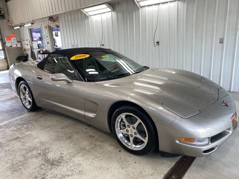 Used 2000 Chevrolet Corvette Convertible w/ Performance Handling Pkg RWD image 3