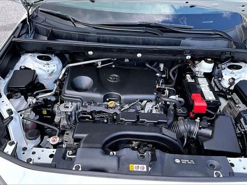 Used 2021 Toyota RAV4 LE FWD image 31