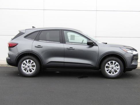 New 2026 Ford Escape Active w/ Active Premium Tech Pack AWD/4WD image 3