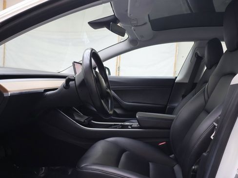 Used 2018 Tesla Model 3 Long Range image 17