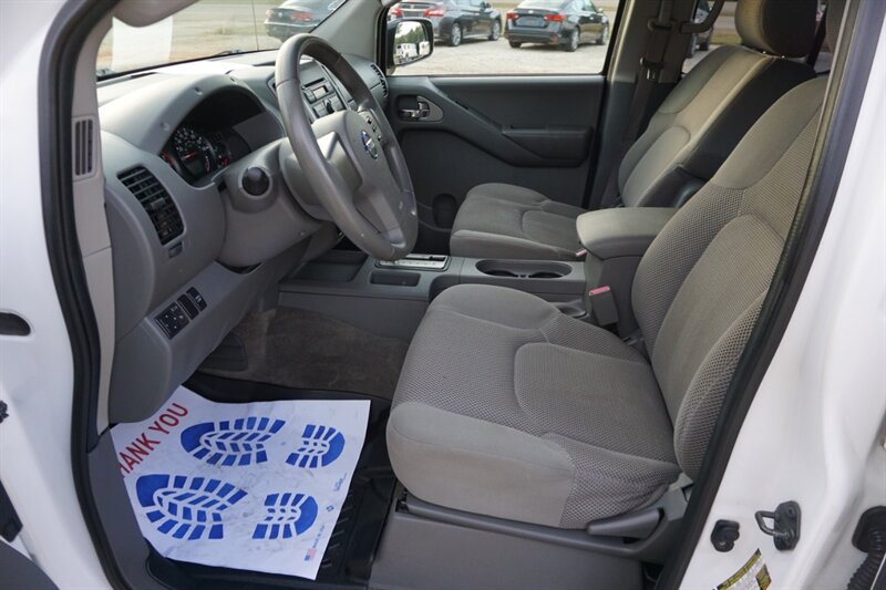 Used 2009 Nissan Frontier SE w/ SE Value Truck Pkg RWD image 28