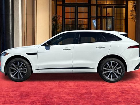 New 2026 Jaguar F-PACE R-Dynamic S image 3