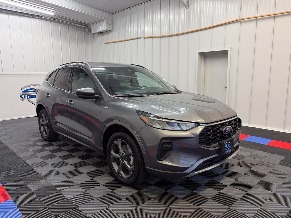 Used 2023 Ford Escape ST-Line AWD/4WD image 3