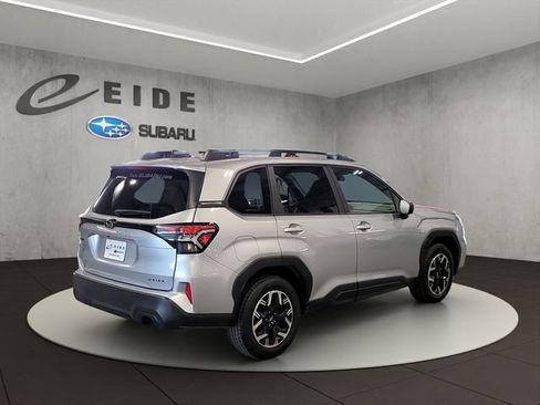Used 2025 Subaru Forester Premium AWD/4WD image 13