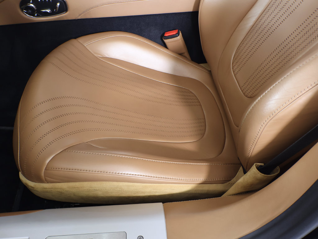 Used 2020 Aston Martin DB11 Coupe RWD image 8