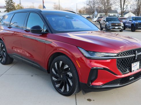 Used 2024 Lincoln Nautilus Reserve w/ Equipment Group 202A image 4