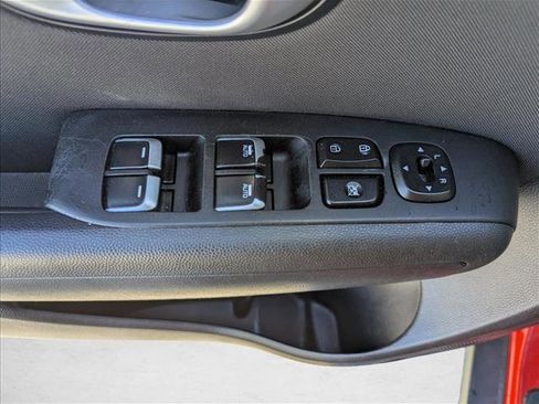 Used 2019 Kia Soul + FWD image 7