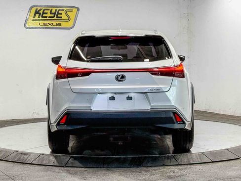 Used 2022 Lexus UX 200 w/ Accessory Package (Z2) FWD image 3