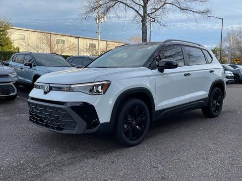 New 2026 Volkswagen Taos SE FWD image 27