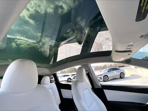 Used 2021 Tesla Model Y Long Range image 12