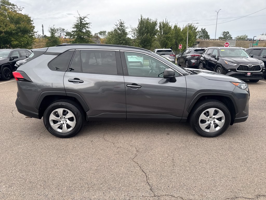 Used 2021 Toyota RAV4 LE AWD/4WD image 9
