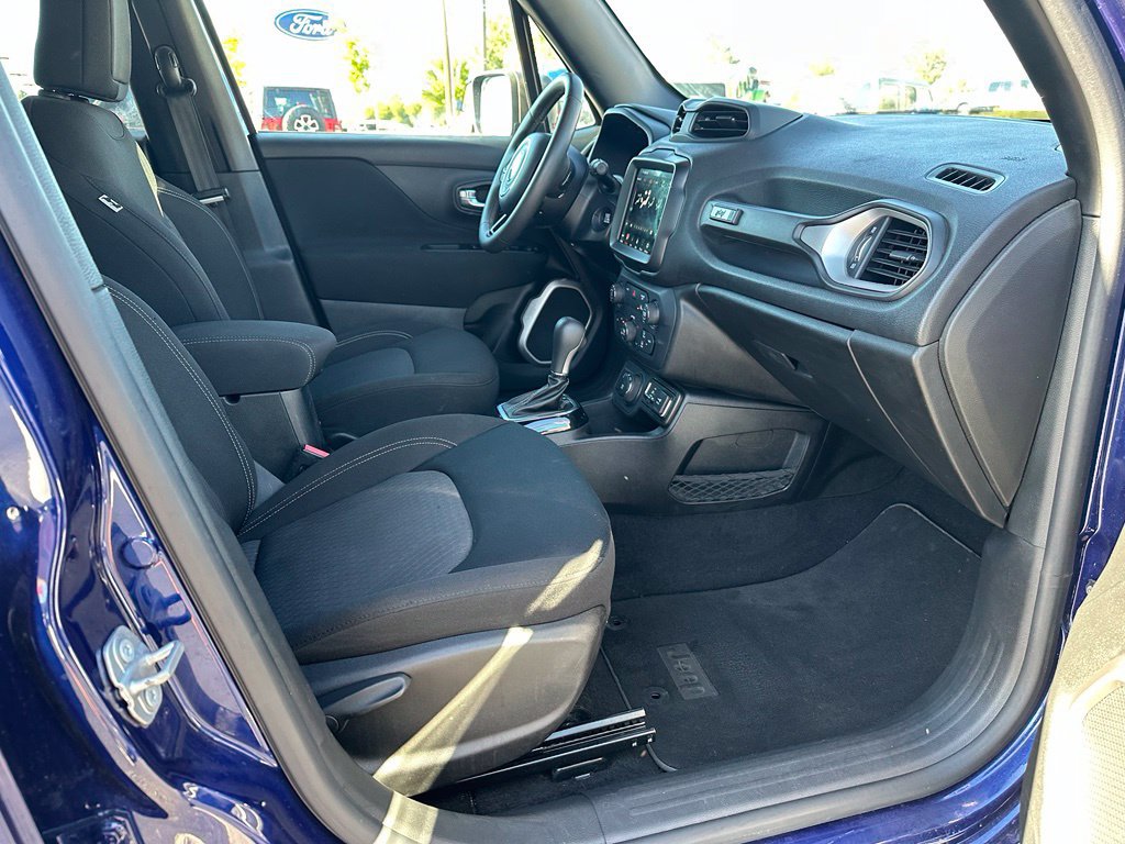 Used 2021 Jeep Renegade Latitude AWD/4WD image 17