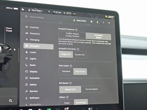 Used 2022 Tesla Model Y Long Range image 22