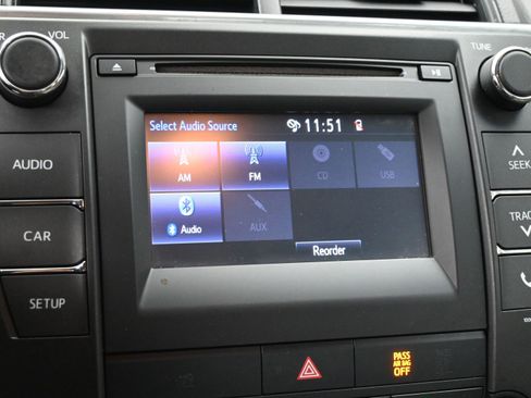 Used 2017 Toyota Camry SE w/ Moonroof Package FWD image 28