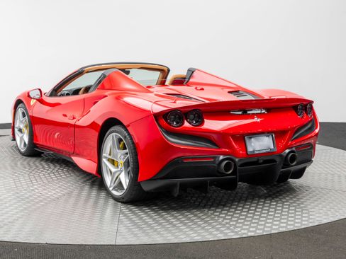 Certified 2022 Ferrari F8 Tributo image 3