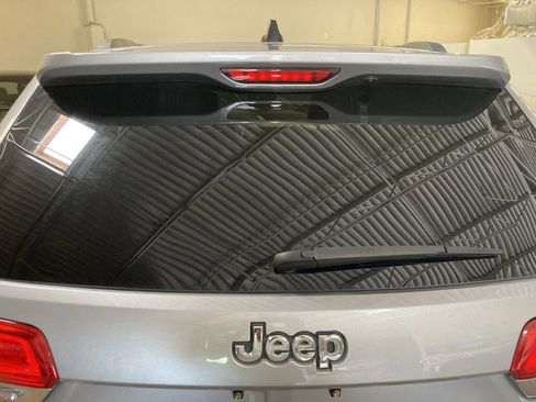 Used 2018 Jeep Grand Cherokee Limited AWD/4WD image 25