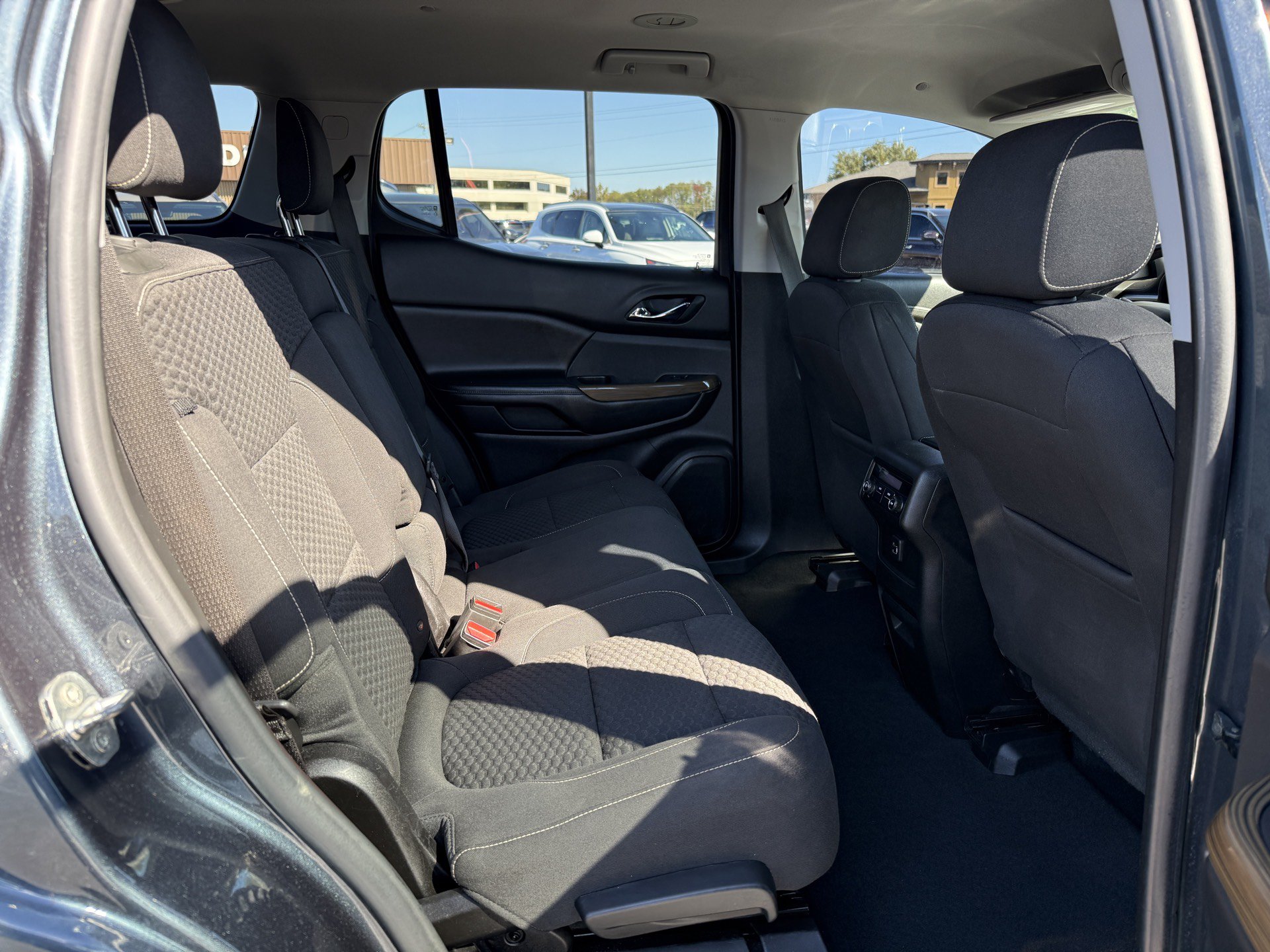 Used 2019 GMC Acadia SLE w/ LPO, Black Accent Package FWD image 25