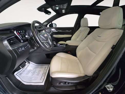 Used 2025 Cadillac XT5 Sportv w/ Technology Package AWD/4WD image 11