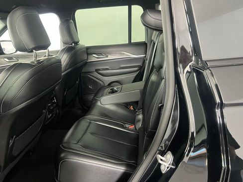 Used 2024 Jeep Grand Cherokee Limited image 26