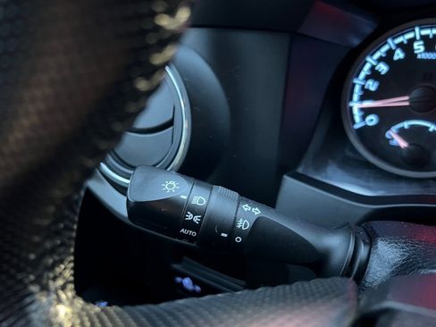 Used 2016 Toyota Tacoma TRD Sport image 36