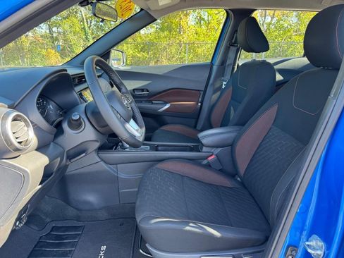 Used 2023 Nissan Kicks SR image 17
