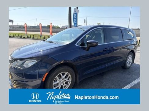 Used 2018 Chrysler Pacifica LX FWD image 1