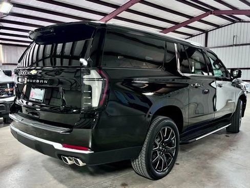 Used 2026 Chevrolet Suburban High Country AWD/4WD image 3
