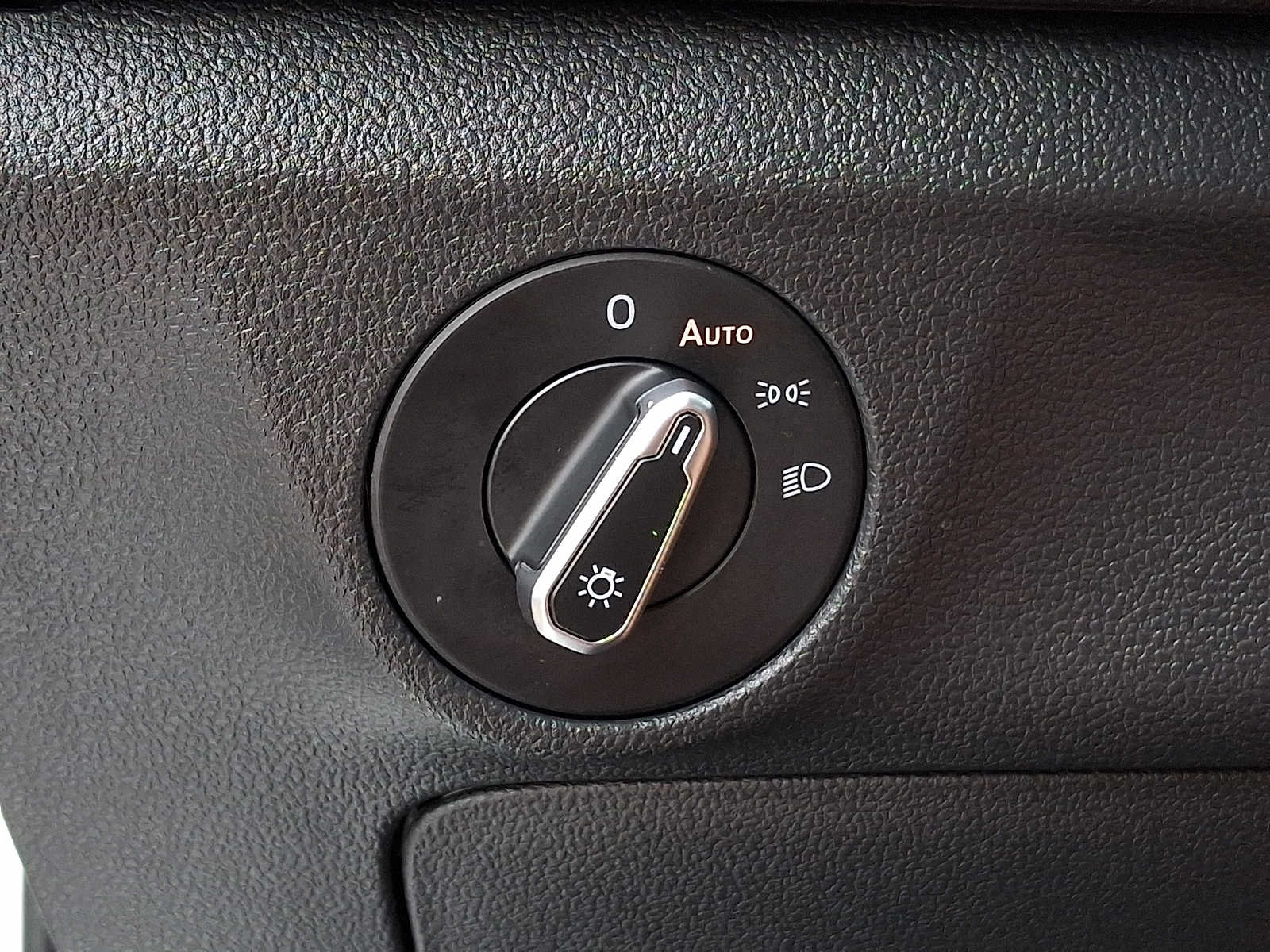 Certified 2023 Volkswagen Jetta SE FWD image 23