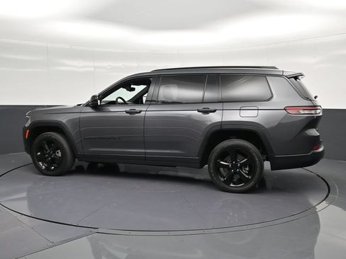Used 2023 Jeep Grand Cherokee L Laredo RWD image 8
