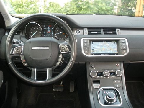 Used 2019 Land Rover Range Rover Evoque image 24