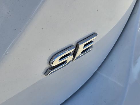 Used 2021 Toyota Camry SE image 12