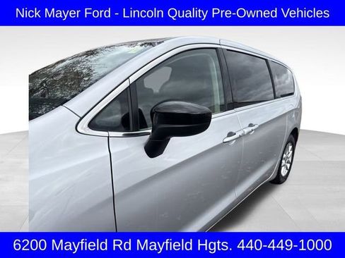 Used 2024 Chrysler Voyager LX image 9