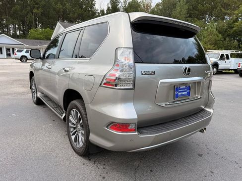 Used 2023 Lexus GX 460 Luxury w/ Accessory Package AWD/4WD image 3