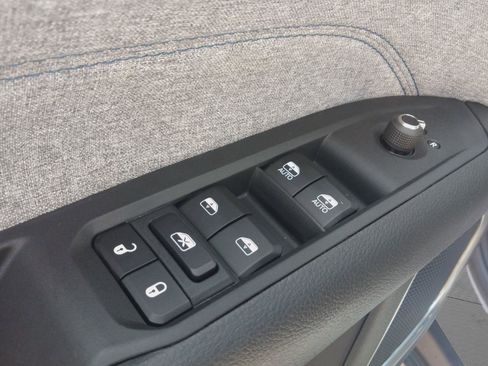 New 2025 Jeep Compass Latitude image 11
